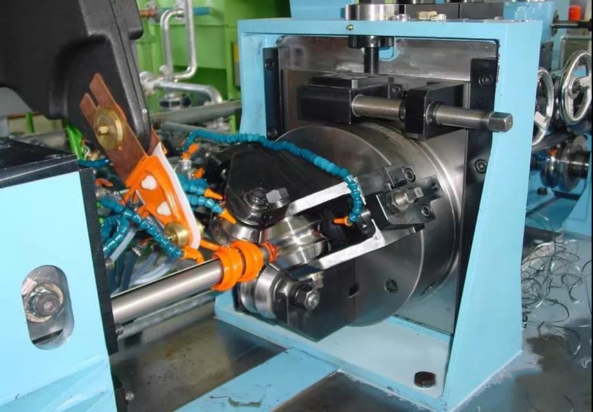 How to improve the lubrication mechanism of the used round tube forming machines flying saw (2)